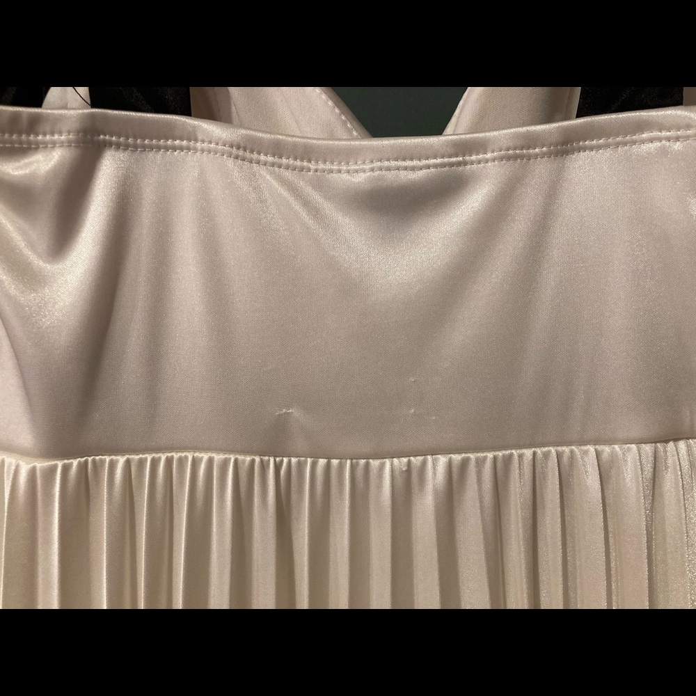 Cream and black silky dress - Picture 7 of 11